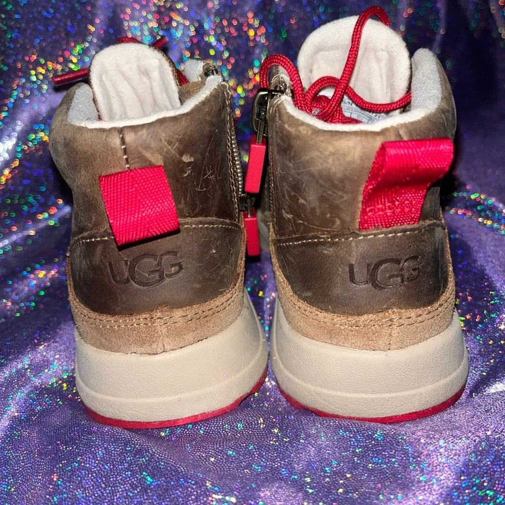 Toddler UGG canoe weather Boots SIZE 9
